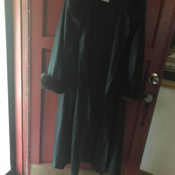 Removable mink liner ladies trench coat - Picture 2 of 5